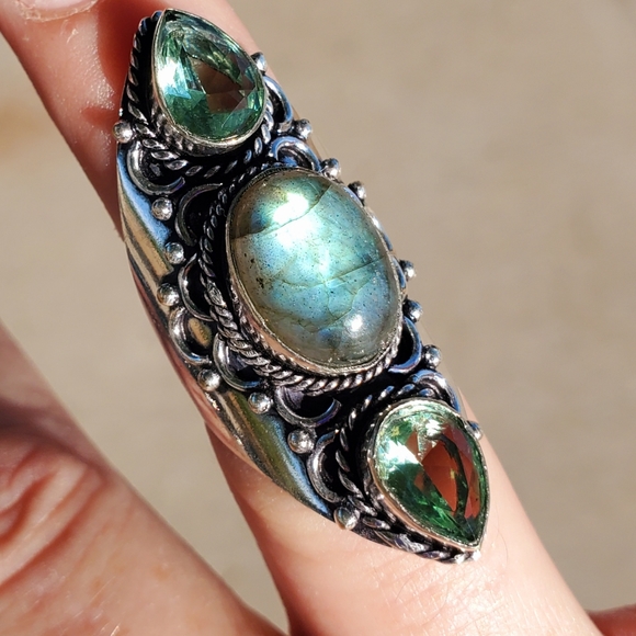 New Labradorite & Tsavorite 925 Silver Statement Ring. - Picture 5 of 14